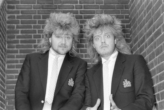 Archivbilder der Woche KW09 Bruce & Bogo (Popduo) 05 86 scha Bruce & Bongo am Rande eines Auftritts im WWF-Club (WDR) am 29. Mai 1986 TV Fernsehen Show Fernsehshow Großbritannien England Brite Engländer englischer englisch englische britischer britisch britische Mann Männer Gesang Pop Dance Musik One-Hit-Wonder Bruce Hammond Earlam Douglas Wilgrove and british english singer quer halb stehend gestikulierend Augen aufgerissen aufreißend sw *** Bruce Bogo Popduo 05 86 scha Bruce Bongo on the sidelines of a performance at WWF Club WDR on May 29, 1986 TV Television Show Great Britain England Briton English English British British British man men singing pop dance music One Hit Wonder Bruce Hammond Earlam Douglas Wilgrove and british english singer cross half