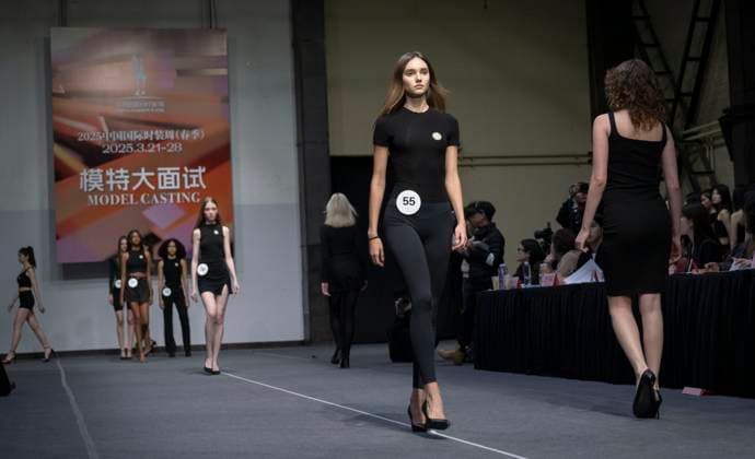 (250225) -- BEIJING, Feb. 25, 2025 -- Models attend the casting of 2025 China International Fashion Week in Beijing, capital of China, Feb. 25, 2025. The model casting kicked off here on Tuesday, ahead of the event s opening on March 21. ) CHINA-BEIJING-FASHION WEEK-MODEL CASTING (CN) CaixYang 