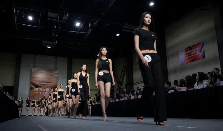 (250225) -- BEIJING, Feb. 25, 2025 -- Models attend the casting of 2025 China International Fashion Week in Beijing, capital of China, Feb. 25, 2025. The model casting kicked off here on Tuesday, ahead of the event s opening on March 21. ) CHINA-BEIJING-FASHION WEEK-MODEL CASTING (CN) CaixYang 