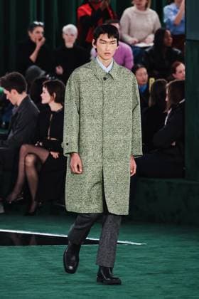Milan, Milan Women s Fashion Week: Fall Winter 2025 - Women s Fashion, Fall Winter 2025 - Gucci Fashion Show - Catwalk. In the photo: Model- Women s Fashion, Fall Winter 2025 - Gucci Fashion Show - Catwalk. In the photo: Model  Copyright: xAlessandroxBremecx xipa-agency.netx xx IPA_Agency_IPA54559433