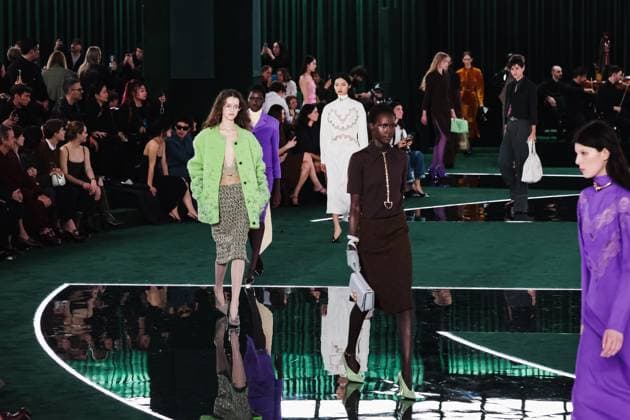 Milan, Italy: Milan, Milan Women s Fashion Week: Fall Winter 2025 - Women s Fashion, Fall Winter 2025 - Gucci Fashion Show - Catwalk. In the photo: Model- Women s Fashion, Fall Winter 2025 - Gucci Fashion Show - Catwalk. In the photo: Model Milan Italy  - ZUMAp169 20250225_zea_p169_388 Copyright: xAlessandroxBremecx