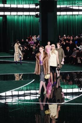 Milan, Italy: Milan, Milan Women s Fashion Week: Fall Winter 2025 - Women s Fashion, Fall Winter 2025 - Gucci Fashion Show - Catwalk. In the photo: Model- Women s Fashion, Fall Winter 2025 - Gucci Fashion Show - Catwalk. In the photo: Model Milan Italy  - ZUMAp169 20250225_zea_p169_389 Copyright: xAlessandroxBremecx