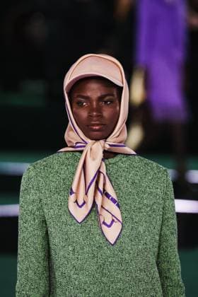 Milan, Italy: Milan, Milan Women s Fashion Week: Fall Winter 2025 - Women s Fashion, Fall Winter 2025 - Gucci Fashion Show - Catwalk. In the photo: Model- Women s Fashion, Fall Winter 2025 - Gucci Fashion Show - Catwalk. In the photo: Detail Milan Italy  - ZUMAp169 20250225_zea_p169_393 Copyright: xAlessandroxBremecx