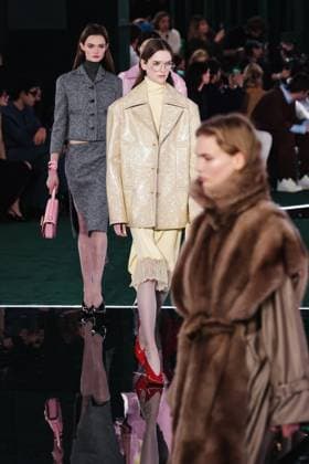 Milan, Italy: Milan, Milan Women s Fashion Week: Fall Winter 2025 - Women s Fashion, Fall Winter 2025 - Gucci Fashion Show - Catwalk. In the photo: Model- Women s Fashion, Fall Winter 2025 - Gucci Fashion Show - Catwalk. In the photo: Model Milan Italy  - ZUMAp169 20250225_zea_p169_398 Copyright: xAlessandroxBremecx