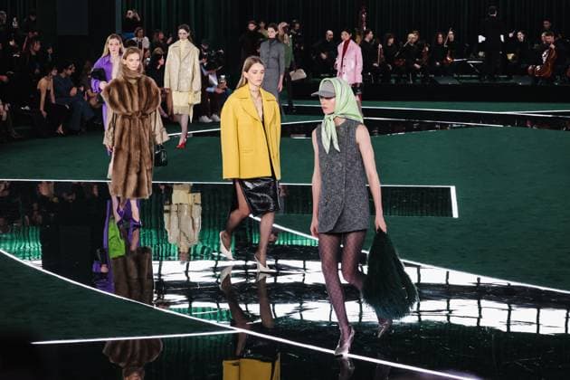 Milan, Milan, Milan Women s Fashion Week: Fall Winter 2025 - Gucci Fashion Show - Catwalk Milan, Milan Women s Fashion Week: Fall Winter 2025 - Women s Fashion, Fall Winter 2025 - Gucci Fashion Show - Catwalk. In the photo: Model- Women s Fashion, Fall Winter 2025 - Gucci Fashion Show - Catwalk. In the photo: Model Milan Italy  Copyright: xIPA ABACAx