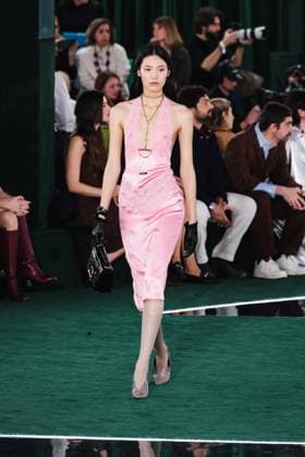 Milan, Milan, Milan Women s Fashion Week: Fall Winter 2025 - Gucci Fashion Show - Catwalk Milan, Milan Women s Fashion Week: Fall Winter 2025 - Women s Fashion, Fall Winter 2025 - Gucci Fashion Show - Catwalk. In the photo: Model- Women s Fashion, Fall Winter 2025 - Gucci Fashion Show - Catwalk. In the photo: Model Milan Italy  Copyright: xIPA ABACAx