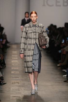 Milan, Milan Women s Fashion Week: Fall Winter 2025 26 - ICEBERG Fashion Show - Catwalk Milan, Milan Women s Fashion Week: Fall Winter 2025 26 - Women s Fashion, Fall Winter 2025 26 - Iceberg fashion show - catwalk in the photo: Model MILAN Italy  Copyright: xIPA ABACAx