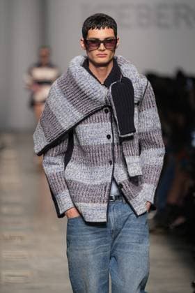 Milan, Milan Women s Fashion Week: Fall Winter 2025 26 - Women s Fashion, Fall Winter 2025 26 - Iceberg fashion show - catwalk in the photo: Model  Copyright: xRiccardoxGIordanox xipa-agency.netx xRiccardoxGIordanox IPA_Agency_IPA54562514