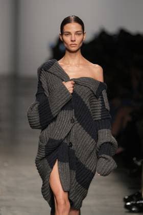 Milan, Milan Women s Fashion Week: Fall Winter 2025 26 - Women s Fashion, Fall Winter 2025 26 - Iceberg fashion show - catwalk in the photo: Model  Copyright: xRiccardoxGIordanox xipa-agency.netx xRiccardoxGIordanox IPA_Agency_IPA54562574