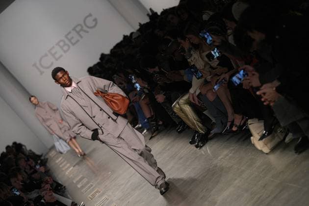 Milan, Milan Women s Fashion Week: Fall Winter 2025 26 - ICEBERG Fashion Show - Catwalk Milan, Milan Women s Fashion Week: Fall Winter 2025 26 - Women s Fashion, Fall Winter 2025 26 - Iceberg fashion show - catwalk in the photo: Model MILAN Italy  Copyright: xIPA ABACAx