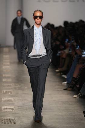 Milan, Italy: Milan, Milan Women s Fashion Week: Fall Winter 2025 26 - Women s Fashion, Fall Winter 2025 26 - Iceberg fashion show - catwalk in the photo: Model Milan Italy  - ZUMAp169 20250225_zea_p169_510 Copyright: xRiccardoxGIordanox