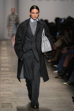 Milan, Italy: Milan, Milan Women s Fashion Week: Fall Winter 2025 26 - Women s Fashion, Fall Winter 2025 26 - Iceberg fashion show - catwalk in the photo: Model Milan Italy  - ZUMAp169 20250225_zea_p169_514 Copyright: xRiccardoxGIordanox