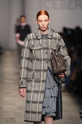 Milan, Italy: Milan, Milan Women s Fashion Week: Fall Winter 2025 26 - Women s Fashion, Fall Winter 2025 26 - Iceberg fashion show - catwalk in the photo: Model Milan Italy  - ZUMAp169 20250225_zea_p169_517 Copyright: xRiccardoxGIordanox