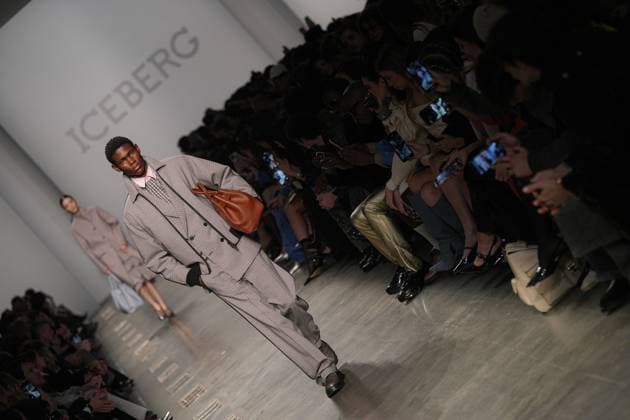 Milan, Italy: Milan, Milan Women s Fashion Week: Fall Winter 2025 26 - Women s Fashion, Fall Winter 2025 26 - Iceberg fashion show - catwalk in the photo: Model Milan Italy  - ZUMAp169 20250225_zea_p169_521 Copyright: xRiccardoxGIordanox