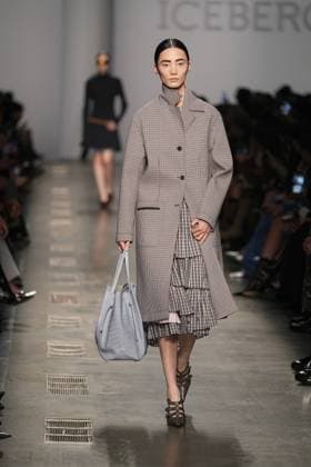 Milan, Italy: Milan, Milan Women s Fashion Week: Fall Winter 2025 26 - Women s Fashion, Fall Winter 2025 26 - Iceberg fashion show - catwalk in the photo: Model Milan Italy  - ZUMAp169 20250225_zea_p169_522 Copyright: xRiccardoxGIordanox