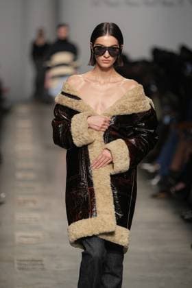Milan, Italy: Milan, Milan Women s Fashion Week: Fall Winter 2025 26 - Women s Fashion, Fall Winter 2025 26 - Iceberg fashion show - catwalk in the photo: Model Milan Italy  - ZUMAp169 20250225_zea_p169_548 Copyright: xRiccardoxGIordanox