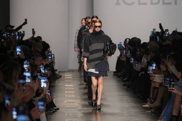 Milan, Italy: Milan, Milan Women s Fashion Week: Fall Winter 2025 26 - Women s Fashion, Fall Winter 2025 26 - Iceberg fashion show - catwalk in the photo: Model Milan Italy  - ZUMAp169 20250225_zea_p169_571 Copyright: xRiccardoxGIordanox