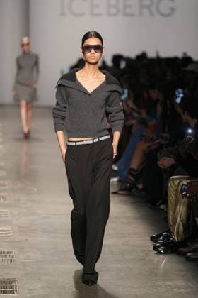 Milan, Italy: Milan, Milan Women s Fashion Week: Fall Winter 2025 26 - Women s Fashion, Fall Winter 2025 26 - Iceberg fashion show - catwalk in the photo: Model Milan Italy  - ZUMAp169 20250225_zea_p169_579 Copyright: xRiccardoxGIordanox