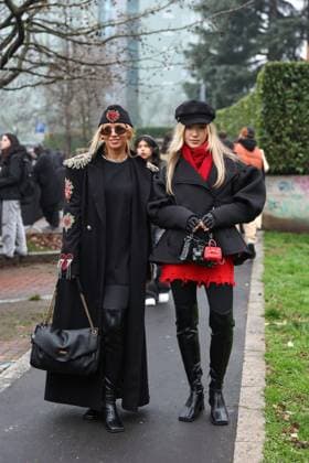 February 25, 2025, Milan, Lombardia, Italy: Milan Womens Fashion Week is taking place from February 25 to March 2, 2025. Fashionistas pose for photographers before the Gucci FW 2025-2026 fashion show. Milan Italy - ZUMAt227 20250225_zip_t227_003 Copyright: xMarinaxTakimotox