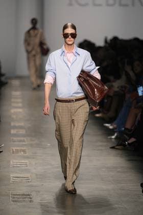 Milan, Milan Women s Fashion Week: Fall Winter 2025 26 - ICEBERG Fashion Show - Catwalk Milan, Milan Women s Fashion Week: Fall Winter 2025 26 - Women s Fashion, Fall Winter 2025 26 - Iceberg fashion show - catwalk in the photo: Model MILAN Italy  Copyright: xIPA ABACAx