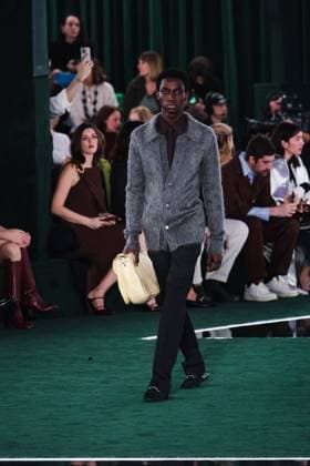 Milan, Milan, Milan Women s Fashion Week: Fall Winter 2025 - Gucci Fashion Show - Catwalk Milan, Milan Women s Fashion Week: Fall Winter 2025 - Women s Fashion, Fall Winter 2025 - Gucci Fashion Show - Catwalk. In the photo: Model- Women s Fashion, Fall Winter 2025 - Gucci Fashion Show - Catwalk. In the photo: Model Milan Italy  Copyright: xIPA ABACAx