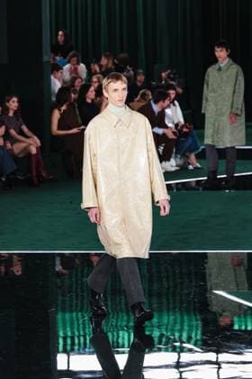 Milan, Milan, Milan Women s Fashion Week: Fall Winter 2025 - Gucci Fashion Show - Catwalk Milan, Milan Women s Fashion Week: Fall Winter 2025 - Women s Fashion, Fall Winter 2025 - Gucci Fashion Show - Catwalk. In the photo: Model- Women s Fashion, Fall Winter 2025 - Gucci Fashion Show - Catwalk. In the photo: Model Milan Italy  Copyright: xIPA ABACAx