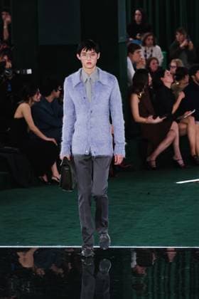Milan, Italy: Milan, Milan Women s Fashion Week: Fall Winter 2025 - Women s Fashion, Fall Winter 2025 - Gucci Fashion Show - Catwalk. In the photo: Model- Women s Fashion, Fall Winter 2025 - Gucci Fashion Show - Catwalk. In the photo: Model Milan Italy  - ZUMAp169 20250225_zea_p169_605 Copyright: xAlessandroxBremecx