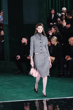 Milan, Italy: Milan, Milan Women s Fashion Week: Fall Winter 2025 - Women s Fashion, Fall Winter 2025 - Gucci Fashion Show - Catwalk. In the photo: Model- Women s Fashion, Fall Winter 2025 - Gucci Fashion Show - Catwalk. In the photo: Model Milan Italy  - ZUMAp169 20250225_zea_p169_613 Copyright: xAlessandroxBremecx