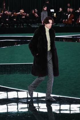 Milan, Italy: Milan, Milan Women s Fashion Week: Fall Winter 2025 - Women s Fashion, Fall Winter 2025 - Gucci Fashion Show - Catwalk. In the photo: Model- Women s Fashion, Fall Winter 2025 - Gucci Fashion Show - Catwalk. In the photo: Model Milan Italy  - ZUMAp169 20250225_zea_p169_615 Copyright: xAlessandroxBremecx