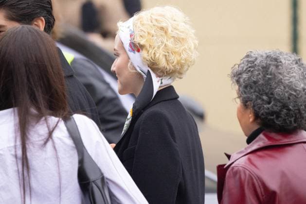 News - Gucci - Arrivals - Milan Fashion Week - Womenswear Fall Winter 2025 2026 Julia Garner is seen leaving the Gucci fashion show during the Milan Fashion Week - Womenswear Fall Winter 2025 2026 on February 25, 2025 in Milan, Italy. Photo: Cinzia Camela. MILAN Superstudio Maxi Italy Copyright: xCinziaxCamelax xLiveMediax LPN_1750631