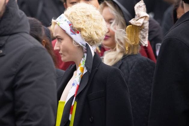 News - Gucci - Arrivals - Milan Fashion Week - Womenswear Fall Winter 2025 2026 Julia Garner is seen leaving the Gucci fashion show during the Milan Fashion Week - Womenswear Fall Winter 2025 2026 on February 25, 2025 in Milan, Italy. Photo: Cinzia Camela. MILAN Superstudio Maxi Italy Copyright: xCinziaxCamelax xLiveMediax LPN_1750632