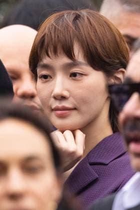 News - Gucci - Arrivals - Milan Fashion Week - Womenswear Fall Winter 2025 2026 Park Gyu-young is seen leaving the Gucci fashion show during the Milan Fashion Week - Womenswear Fall Winter 2025 2026 on February 25, 2025 in Milan, Italy. Photo: Cinzia Camela. MILAN Superstudio Maxi Italy Copyright: xCinziaxCamelax xLiveMediax LPN_1750635