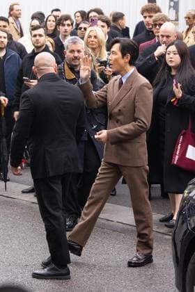 News - Gucci - Arrivals - Milan Fashion Week - Womenswear Fall Winter 2025 2026 Lee Jung-jae is seen leaving the Gucci fashion show during the Milan Fashion Week - Womenswear Fall Winter 2025 2026 on February 25, 2025 in Milan, Italy. Photo: Cinzia Camela. MILAN Superstudio Maxi Italy Copyright: xCinziaxCamelax xLiveMediax LPN_1750641
