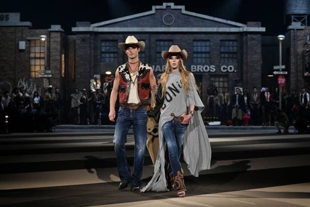 Milan, Milan Women s Fashion Week: Fall Winter 2025 26 - Women s Fashion, Fall Winter 2025 26 - Dsquared2 fashion show - catwalk in the photo: Model  Copyright: xRiccardoxGIordanox xipa-agency.netx xRiccardoxGiordanox IPA_Agency_IPA54582988