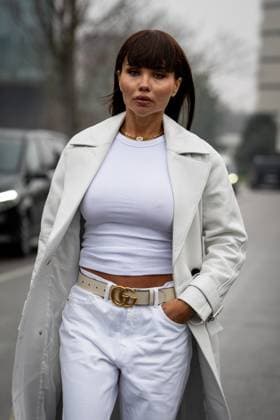 Street Style at Milan Fashion Week 2025 - Gucci in Milan, Italy on 25 February 2025 Street Style: A guest wears white top, white pants, a Gucci belt, white bag, white coat outside of the Gucci fashion show during the Milan Fashion Week Womenswear Fall Winter 2025 2026 in Milan, Italy on 25 February 2025., Credit:Stefano Costantino TTL Avalon Milan, Italy  Copyright: xStefanoxCostantinoxTTLx xAvalonx 0968952926