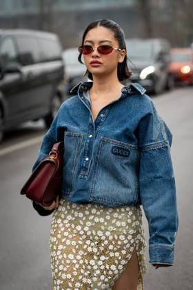 Street Style at Milan Fashion Week 2025 - Gucci in Milan, Italy on 25 February 2025 Street Style: Steph Hui wears a bordeaux Gucci leather bag, a yellow lace see-through flower midi skirt, Gucci sunglasses and a Gucci denim shirt outside of the Gucci fashion show during the Milan Fashion Week Womenswear Fall Winter 2025 2026 in Milan, Italy on 25 February 2025., Credit:Stefano Costantino TTL Avalon Milan, Italy  Copyright: xStefanoxCostantinoxTTLx xAvalonx 0968952974