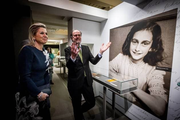 Queen Maxima Visits Anne Frank Exhibition - NYC Queen Maxima visits Anne Frank - The Exhibition at the Center for Jewish History in Manhattan, New York City, NY, USA on February 25, 2025. The exhibition highlights the life of Anne Frank (1929-1945) in the context of the Second World War and the persecution of the Jews. The focus is on the full-size replica of the Secret Annex, the hiding place of Anne Frank, her parents and sister, together with four other Jewish people in hiding. Photo byNLBeeld POOL Patrick van Katwijk ABACAPRESS.COM New York City United States  Copyright: xBrunoxPress ABACAx