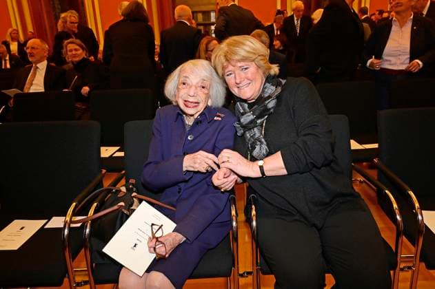 Margot Friedländer und Monika Grütters bei der Verleihung der Ehrenbürgerwürde an Friede Springer im Festsaal Rotes Rathaus. Berlin, 26.02.2025