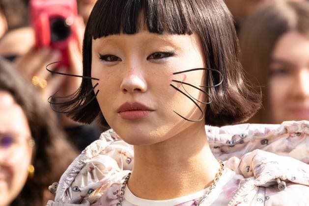 Entertainment Themen der Woche KW09 Entertainment Bilder des Tages News - Diesel - Arrives - Milan Fashion Week - Womenswear Fall Winter 2025 2026 Lin Lin (with cat whiskers) is seen at the Diesel fashion show during the Milan Fashion Week - Womenswear Fall Winter 2025 2026 on February 26, 2025 in Milan, Italy. Photo: Cinzia Camela. MILAN Allianz Cloud Italy Copyright: xCinziaxCamelax xLiveMediax LPN_1752858