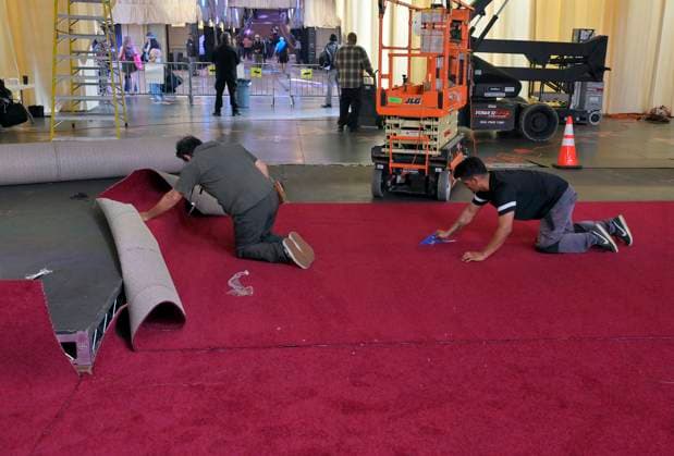 Crew members roll out the red carpet in preparation for the 97th Academy Awards in the Hollywood section of Los Angeles, California on Wednesday, February 26, 2025. Oscar winners will be announced during an ABC live telecast on March 2.  LAP2025022604 JIMxRUYMEN