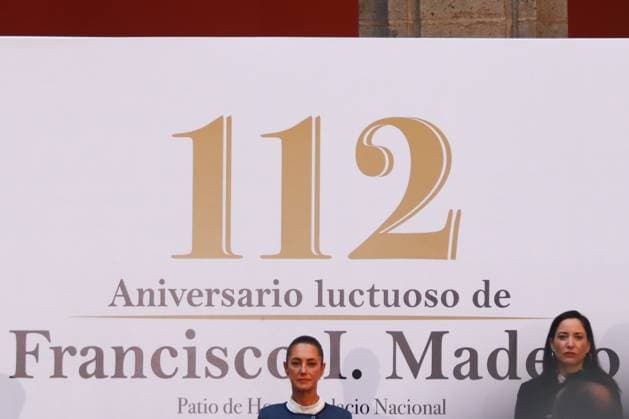 Mexico s President Claudia Sheinbaum and Claudia Curiel de Icaza, federal culture secretary during the ceremony for 112th mourning anniversary of Francisco I. Madero in the Courtyard of Honor of the National Palace. on February 26, 2025 in Mexico City, Mexico. Mexico City Mexico - ZUMAe321 20250226_zia_e321_039 Copyright: xCarlosxSantiagox