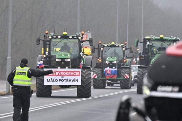 News Themen der Woche KW09 News Bilder des Tages Czech farmers join European protests against imports of food from non-EU countries, Hodonin, Czech Republic, February 27, 2025. (CTKxPhoto VaclavxSalek) CTKPhotoP2025022702686  CTKPhotoP2025022702686