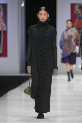 Milan, Italy: Milan, Milan Women s Fashion Week: Fall Winter 2025 26 - Women s Fashion, Fall Winter 2025 26 - Anteprima fashion show - catwalk in the photo: Model Milan Italy  - ZUMAp169 20250227_zea_p169_542 Copyright: xRiccardoxGIordanox