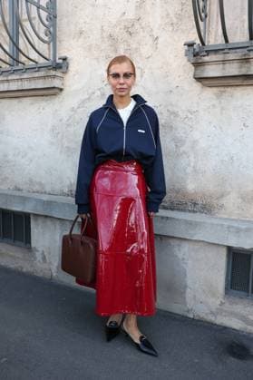 February 27, 2025, Milan, Lombardia, Italy: Milan Womens Fashion Week is taking place from February 25 to March 2, 2025. Fashionistas pose for photographers before the Prada FW 2025-2026 fashion show. Milan Italy - ZUMAt227 20250227_zip_t227_005 Copyright: xMarinaxTakimotox