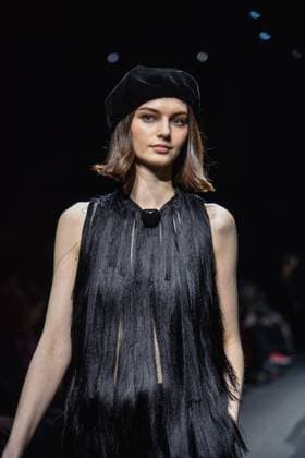 February 27, 2025, Milano: A model presents a creation by Emporio Armani at the Milan Fashion Week, in Milan, Italy, 28 February 2025. The Fall Winter 2025 2026 collections are presented until 03 March 2025. .ANSA MATTEO CORNER Milano  - ZUMAa110 20250227_zaf_a110_031 Copyright: xMatteoxCornerx xZ14x