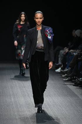 Milan, Milan Women s Fashion Week: Fall Winter 2025 - Emporio Armani Fashion Show - model Milan, Milan Women s Fashion Week: Fall Winter 2025 - Women s Fashion, Fall Winter 2025.- Emporio Armani fashion show - guests in the photo: model MILAN Italy  Copyright: xIPA ABACAx