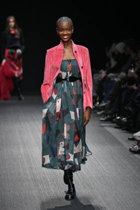 Milan, Milan Women s Fashion Week: Fall Winter 2025 - Emporio Armani Fashion Show - model Milan, Milan Women s Fashion Week: Fall Winter 2025 - Women s Fashion, Fall Winter 2025.- Emporio Armani fashion show - guests in the photo: model MILAN Italy  Copyright: xIPA ABACAx