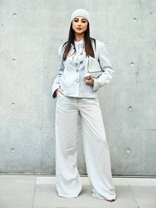 Milan, Milan Women s Fashion Week: Fall Winter 2025 26 - Emporio Armani fashion show - catwalk - In the photo: guest  Copyright: xSimonaxChiocciax xipa-agency.netx xSimonaxChiocciax IPA_Agency_IPA54654896
