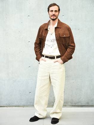 Milan, Milan Women s Fashion Week: Fall Winter 2025 26 - Emporio Armani fashion show - catwalk - In the photo: guest  Copyright: xSimonaxChiocciax xipa-agency.netx xSimonaxChiocciax IPA_Agency_IPA54654937