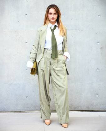 Milan, Milan Women s Fashion Week: Fall Winter 2025 26 - Emporio Armani Fashion Show - Catwalk Milan, Milan Women s Fashion Week: Fall Winter 2025 26 - Emporio Armani fashion show - catwalk - In the photo: guest -  Copyright: xIPA ABACAx